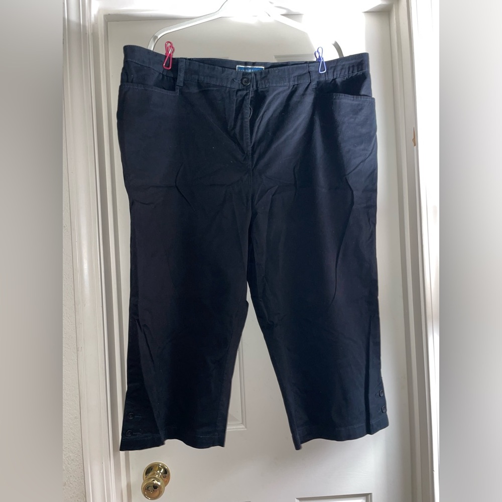 Karen Scott Women's Plus Size 20W Button trim Cuff Black Capri Pants
